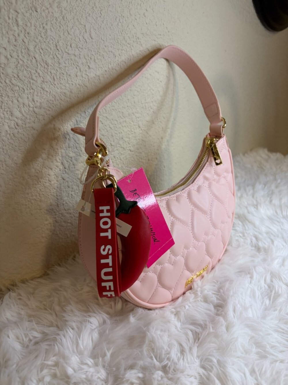 Betsey Johnson Pink Heart Quilted Hobo Bag Hot Stuff Chili Charm NWT - Picture 3 of 7